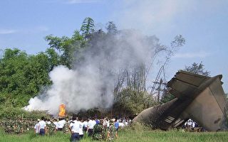 印尼空军运输机坠毁成两断 至少98死(组图)