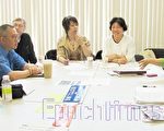亞顧會成員(左起):羅至良、黃永康、John Downey、Cathy Ko-Downey、陳美雲、邱潔芳及全美婦女會的黎雯在會議中。(攝影:岳定明/大紀元)