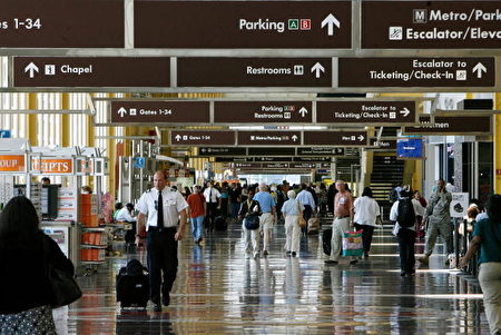雷根华盛顿国家机场〈Ronald Reagan Washington National Airport〉(Chip Somodevilla/Getty Images)