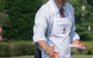 组图：白宫烧烤晚宴 奥巴马亲自下厨