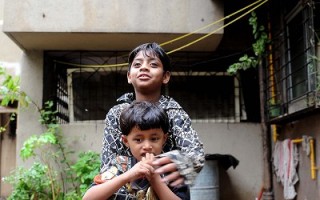 印度小童星搬家 告別貧民窟