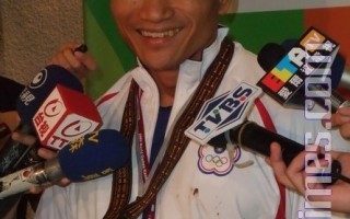 许崇煌荣获男子健美比赛80公斤级银牌。 （摄影：敖曼雄／大纪元）