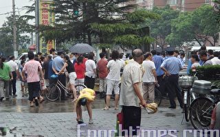 快訊：因上海世博會 小販遭衝擊不滿堵路抗議