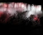 霓虹壯觀的美國瀑布 （攝影：華苜/大紀元）