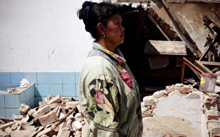 组图：印尼地震逾8万房屋被毁 数万人无家可归