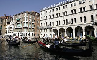组图：威尼斯水上交通工具 贡朵拉