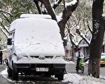 大雪加上冷氣團的肆虐，大陸北方數省普降歷史罕見的大暴雪。(STR/AFP/Getty Images)