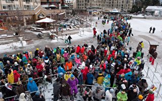 温哥华惠斯勒滑雪场开放 游客挤爆