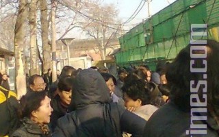 上海市民集體國家信訪辦控告上海政府 遭拒