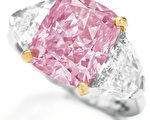 图片新闻：纯粉红钻石拍卖创天价