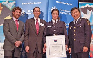 女警与热心公益消防员获年度奖