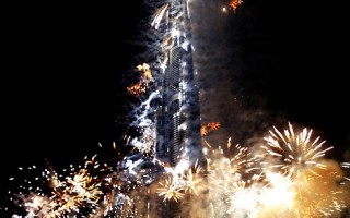 组图：828公尺世界最高迪拜塔璀灿开幕
