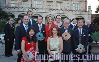 2010华人社区服务奖揭晓 澳总督府颁奖