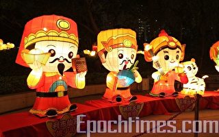 香港紅磡高山劇場張燈結綵，喜迎元宵佳節。（攝影：朱書麟／大紀元）