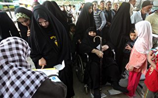 伊拉克选举日爆炸多人死但选民投票踊跃