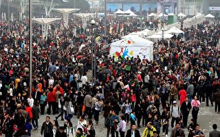 上海世博展館試運行首日 場面混亂