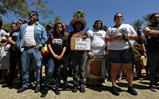 亚州移民法争议扩大 反对人士大规模抗议