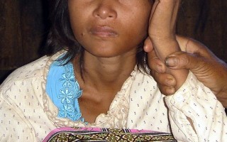 坠茅坑11日  柬国失踪半兽女寻获