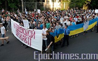 组图：基辅一学生死于警局引发大规模抗议