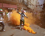 阿爾及利亞球迷在巴黎街頭與警方衝突