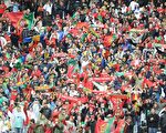 看台上歡呼贏球的葡萄牙人群（AFP）