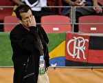 巴西在世界盃足球賽8強戰出局之後，總教練鄧加（Dunga）4日遭開除。（法新社提供）