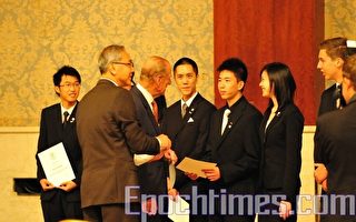 爱丁堡公爵为加国青年颁奖 15华裔入选