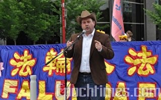 天國樂團中國城遊行 加移民部長到場祝賀