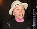 享誉国际的法国印象派画家纳迪娜‧萨克(Nadine Sacha)表示:“节目难以置信的好,她能激励我画出华丽的绘画,因为这样的场面已超越了一切。”(大纪元)