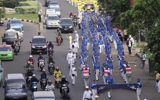 印尼国庆时节法轮大法大游行