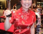 “全世界华人声乐大赛”铜奖得主林雯郁认为自己能观赏神韵晚会是一种福份(摄影:李新/大纪元)
