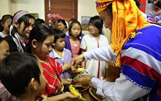 澳缅甸卡伦社区庆祝中秋“绑手腕”节