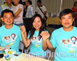 高雄市三合一选举登记首日,第八选区的周伶玟(中)、萧永达(右)、郭建盟(左)一起联合登记抢头采。(摄影:李曜宇/大纪元)