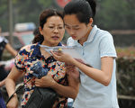 直升机父母超级大国 中国高校刮起陪读风