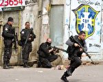 巴西警方与毒贩激烈交火 至少23死