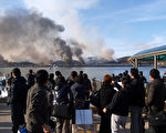 2010年11月23日，朝鮮對距首爾83公里的韓國延坪島實施炮擊，聯合國、歐盟和國際社會都強烈地譴責北韓的挑釁行為。（Stringer: STR / 2010 AFP/Getty Images）
