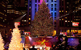 组图：纽约洛克斐勒中心圣诞树点灯庆典