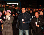 韩国民众烛光悼念被北韩炸死的军民