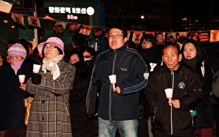 韩国民众烛光悼念被北韩炸死的军民