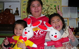 王玉美縫製兔寶寶、兔年玩藝送給子女