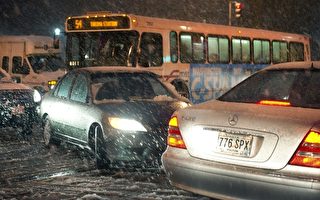 美國首府遭暴風雪襲擊 交通電力近癱瘓