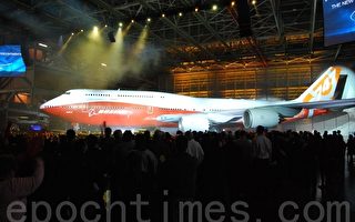 波音公司举行盛大747-8洲际客机揭幕典礼