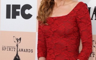 組圖：妮可·基德曼紅裙現身明豔嫵媚