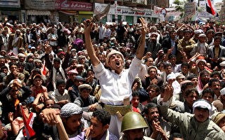 也門數萬人悼念被屠殺者 總統解散內閣
