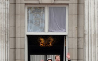 組圖：威廉和凱特完婚後前往白金漢宮