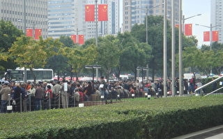 上海数千访民到市政府抗议维权