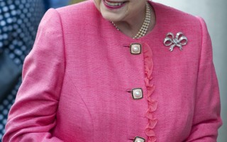 英女王前往爱尔兰展开历史性访问