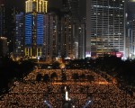 香港六四烛光晚会逾15万人参加