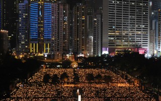 香港六四燭光晚會逾15萬人參加
