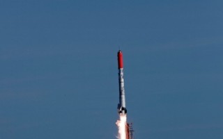 丹麦自制火箭 海上发射成功